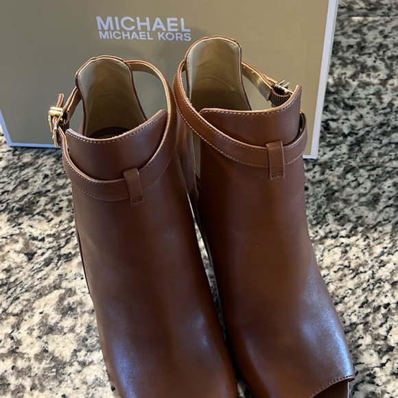 Michael kors open toe heels - Picture 3 of 3